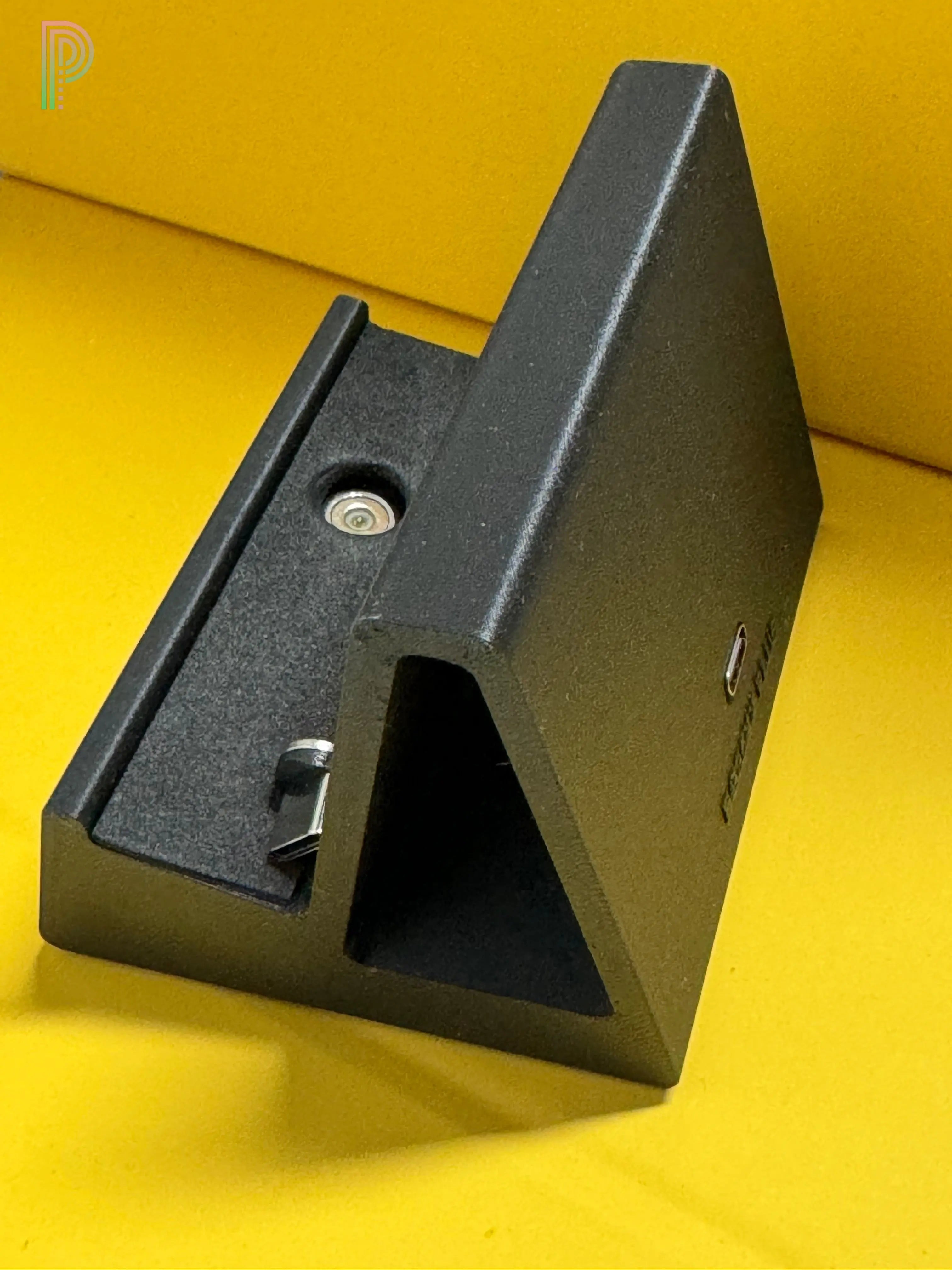RG35XX Plus Charging Base Magnet Stand keepretro